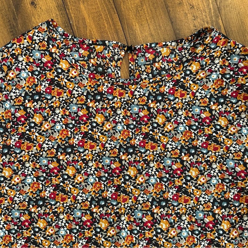 Floral Multicolor Quarter Sleeve Smocked Top - Picture 6 of 8